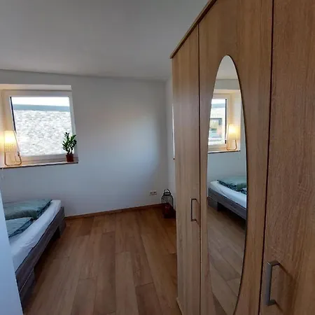 Plueschmors Lägenhet