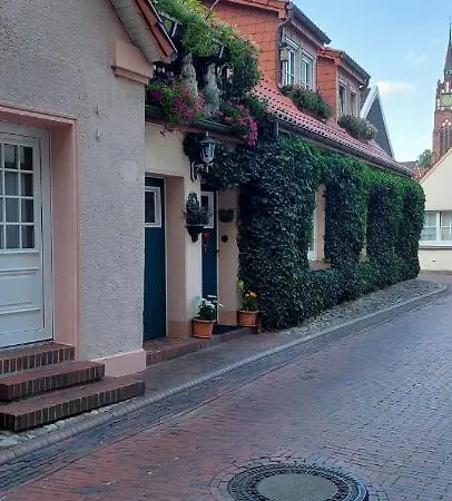 Plueschmors Lägenhet